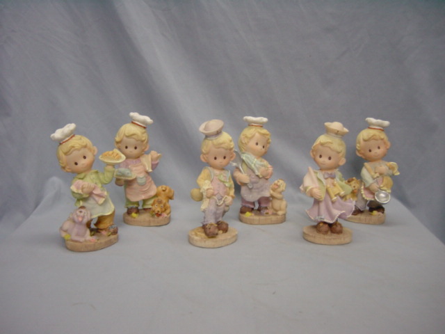 POLYSTONE FIGURINE KID24ST/CS